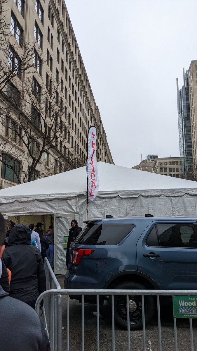 emamachong's tweet photo. Best wishes runners @bostonmarathon 🙏 but if you need medical attention we are here for you https://t.co/CEf5Do6R4h