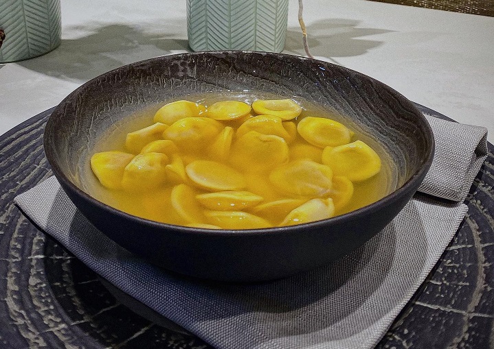 parmawelcomeoff's tweet image. Visto che le temperature ce lo chiedono...
#anoliniinbrodo #buonpranzo #Parma