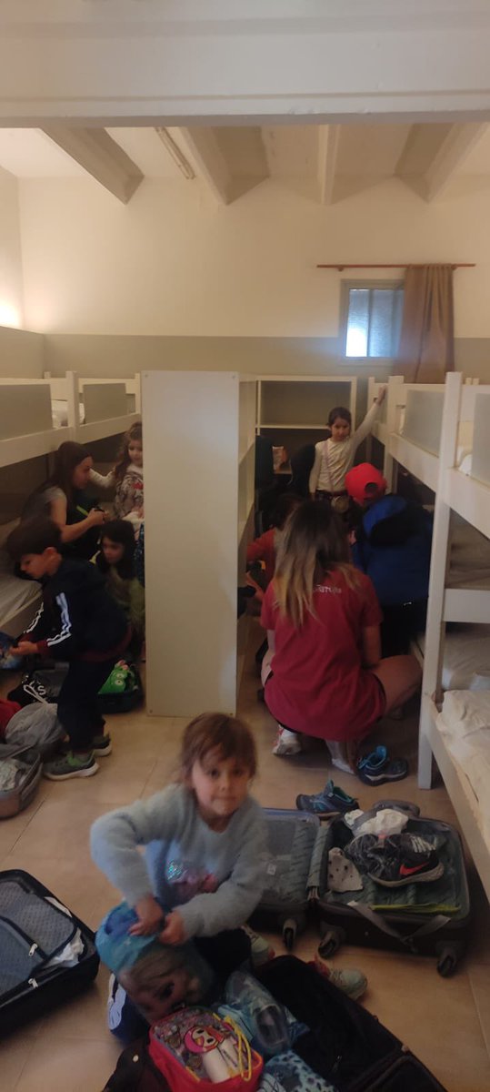 MareMolas_Reus's tweet image. Els nens i les nenes d’I5 ja estem gaudint de les colònies. Ens ha rebut l'astronauta Vladimir i ja hem començat la nosta aventura!!! #totsjuntsfemescola