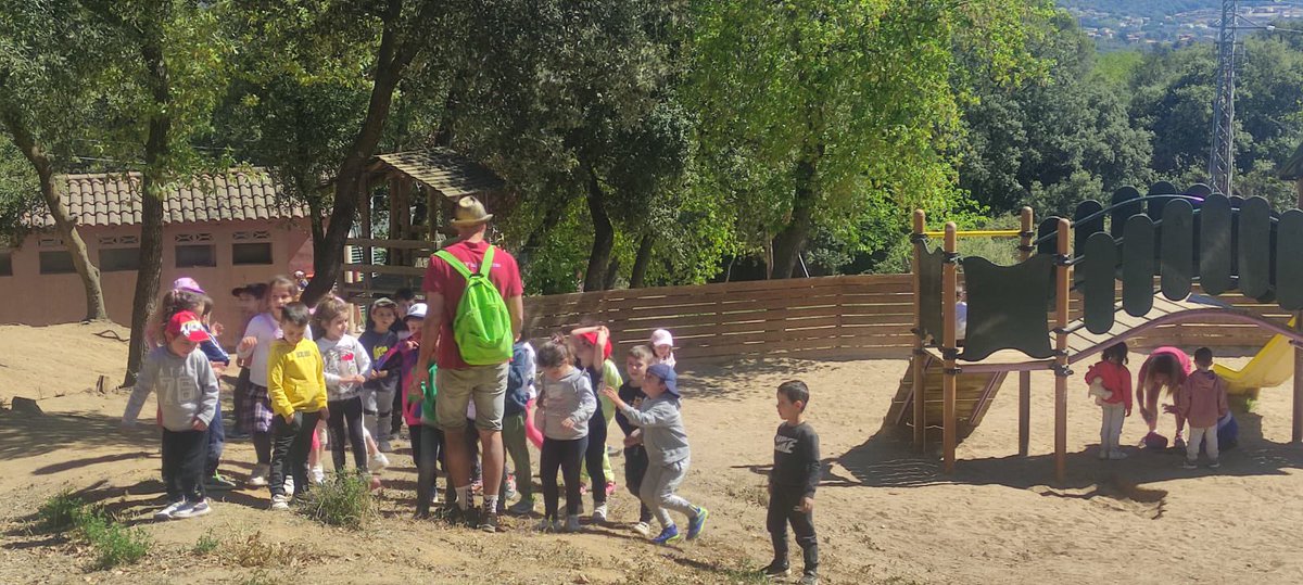 MareMolas_Reus's tweet image. Els nens i les nenes d’I5 ja estem gaudint de les colònies. Ens ha rebut l'astronauta Vladimir i ja hem començat la nosta aventura!!! #totsjuntsfemescola