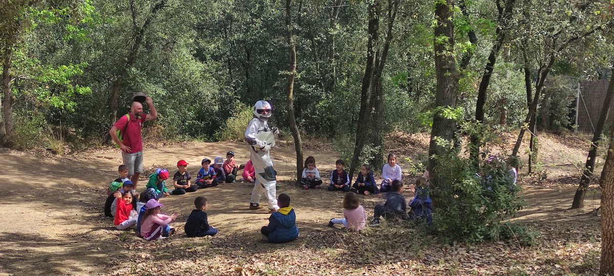 MareMolas_Reus's tweet image. Els nens i les nenes d’I5 ja estem gaudint de les colònies. Ens ha rebut l'astronauta Vladimir i ja hem començat la nosta aventura!!! #totsjuntsfemescola