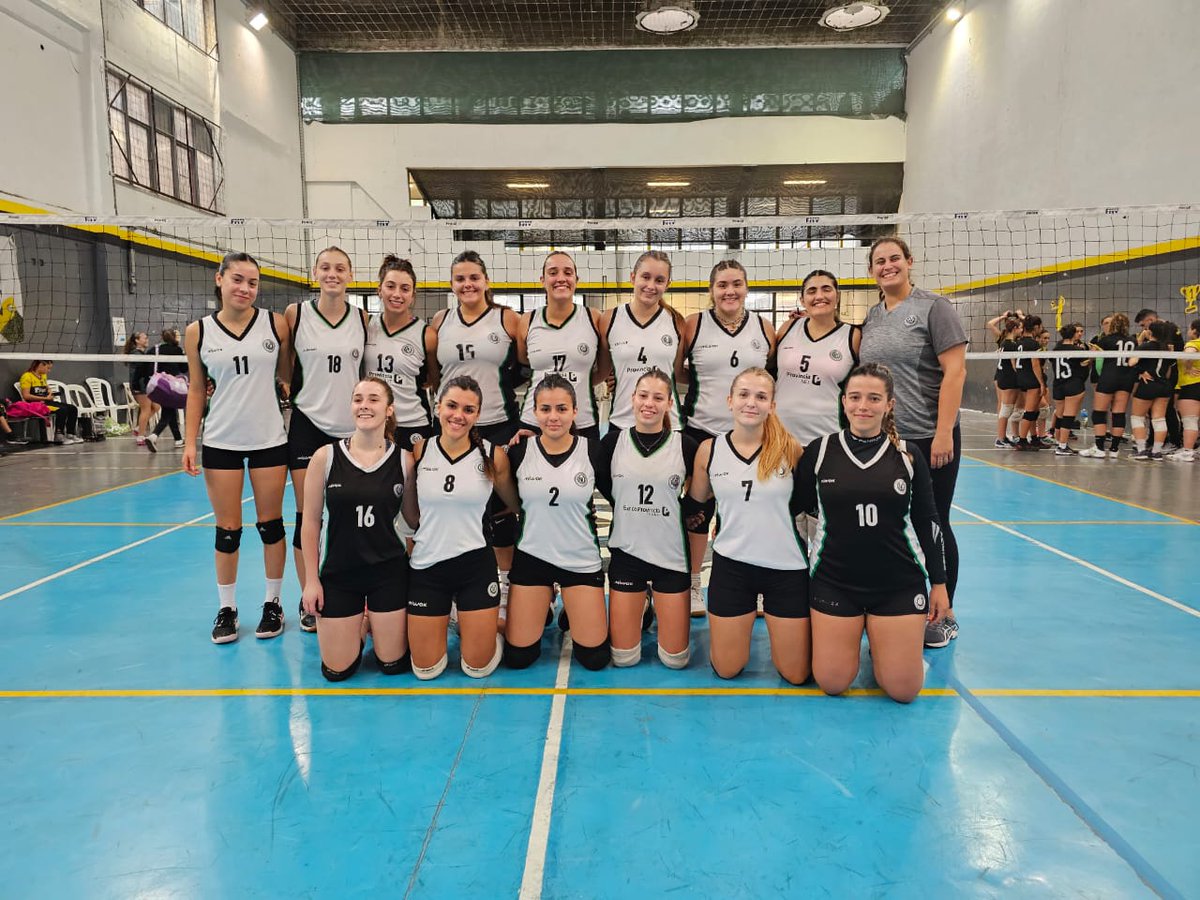 Fin de semana a puro voley para nuestras inferiores! 
#TiraA fue a Ciudad de  Buenos Aires
Tira B fue a Comunicaciones
TIRA C fue a Universal de La Plata. 
💪💚💪💚 para seguir creciendo