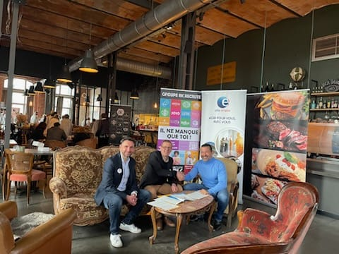 Cette action est aussi l'occasion de signer une  convention de partenariat entre <a href="/YannickFort/">Yannick Fort</a> directeur de @pole_emploi #HautRhin Rudy Tichy directeur d'agence &amp; <a href="/KamelBoulhadid/">Kamel Boulhadid</a> fondateur du Groupe BK 🤜🤛 Merci aux équipes et candidats mobilisés