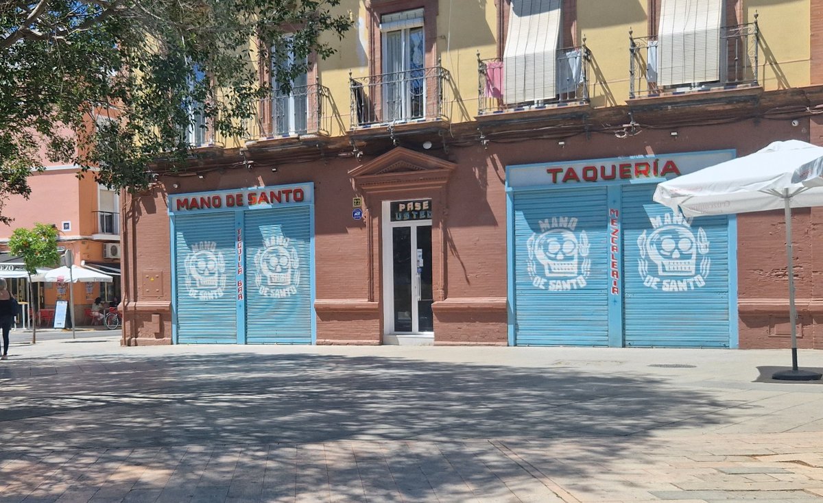 Parece MUY cerrado. Una lástima!! 
¿Opiniones de por qué no ha triunfado Mano de Santo en esta zona de Triana (Chapina)?