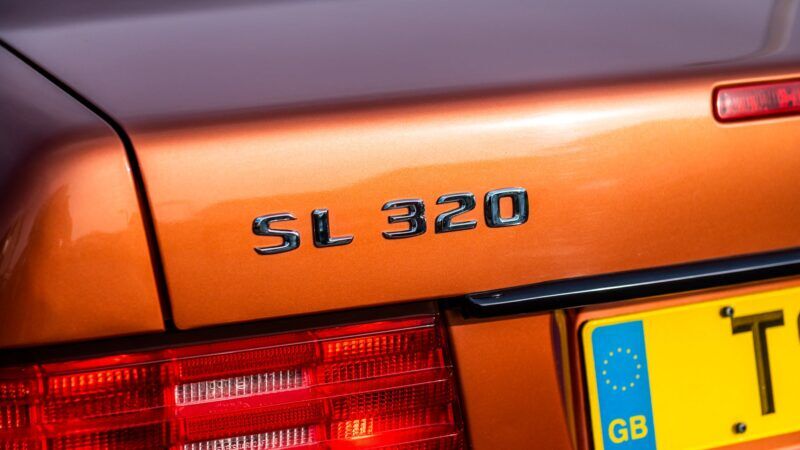 TheSLShop's tweet photo. We've just stumbled across this article from @ThePollitt featuring a Designo Orange SL320 on @Carandclassicuk...
If only manufacturers would return to these times. The R129 was available in over 70 colours at the dealership...
https://t.co/6liXqlYixa
#SLSHOP https://t.co/NwCsXiBgCs