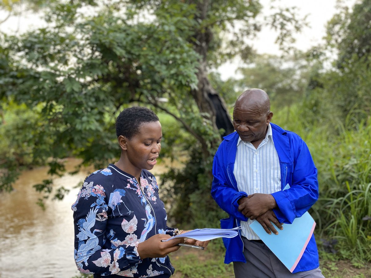 WaterinSightno1's tweet photo. River level measurements sent in near real time. Gauge reader Ned Kamange is train by our Thoko Mtewa in the Mchinji District. #waterobservation #earlywarning #communityscince #waterinsight https://t.co/VmGTfSehjz