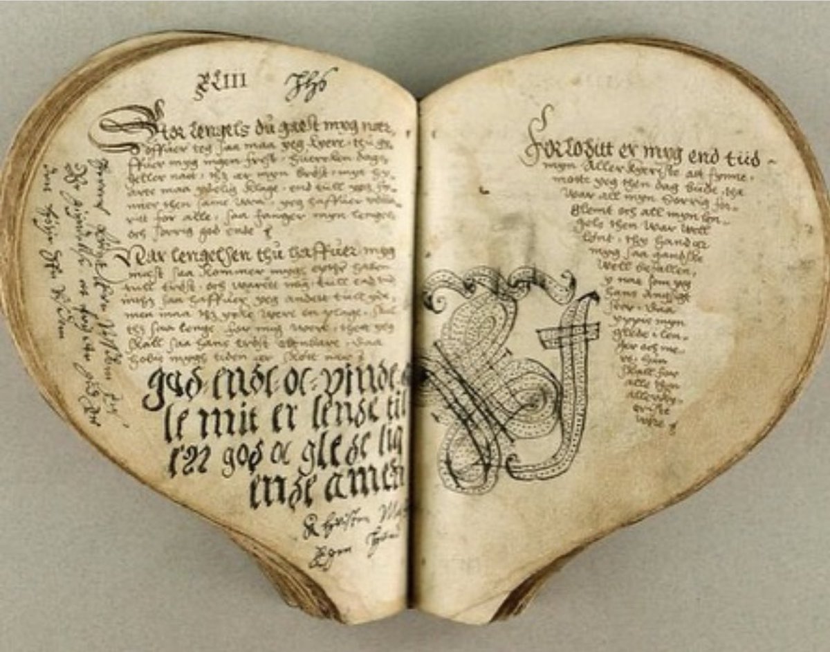 kuromiumiu's tweet photo. Heart shaped books or cordiform books from the 15th-16th century https://t.co/zM3jD0EYVC