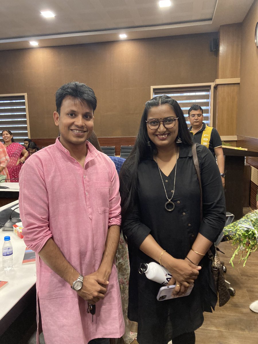 AkramuddinMd's tweet photo. It was an honour to meet Olympic Athlete Deepika Kumari (International Archer), Gold Medalist in the Commonwealth Games in the launching ceremony of “Ride above the clouds” written by Sanjeev Shekher Ji at Press Club Ranchi. https://t.co/fWTEudsHGk