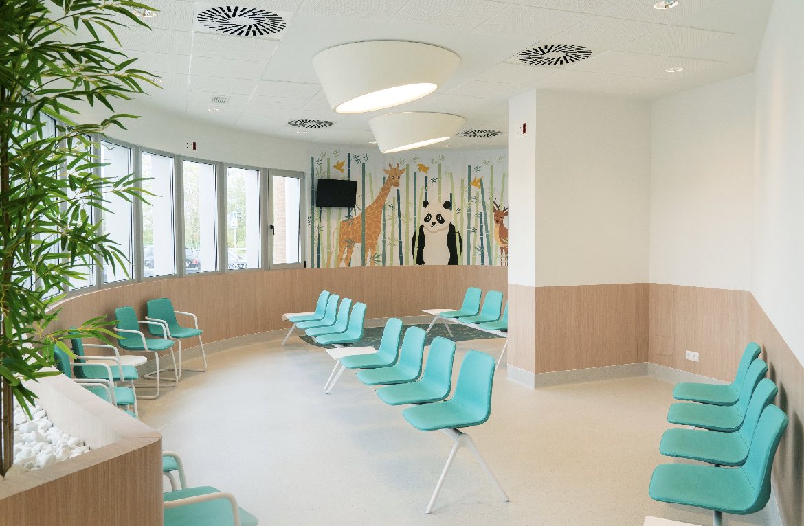 AXASegurosEs's tweet photo. 🩺💙 @HospitalMompia inaugura nuevas urgencias, siempre es mejor no tener que visitarlas, pero en el caso de hacerlo, las hemos hecho más agradables, grandes y mejores. https://t.co/P4phfzuOFJ
