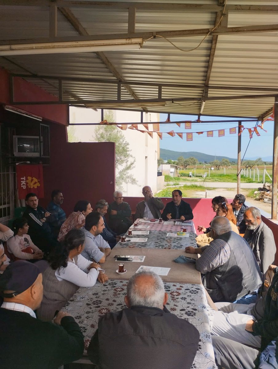 IzmirTkp's tweet photo. #İzmir 1. Bölge Milletvekili Adayımız Ozan Çayhan'ın katılımıyla #Torbalı Beşevler'de kahve toplantısı yaptık, emekçilere çözüm önerilerimizi anlattık.

Yoksulluğun ve sömürünün olmadığı bir Türkiye kuracağız!

#TKPGelirHerŞeyDeğişir 
#1oyErdoğanGitsinDiye1oyTKPye https://t.co/bdC402IG0Y