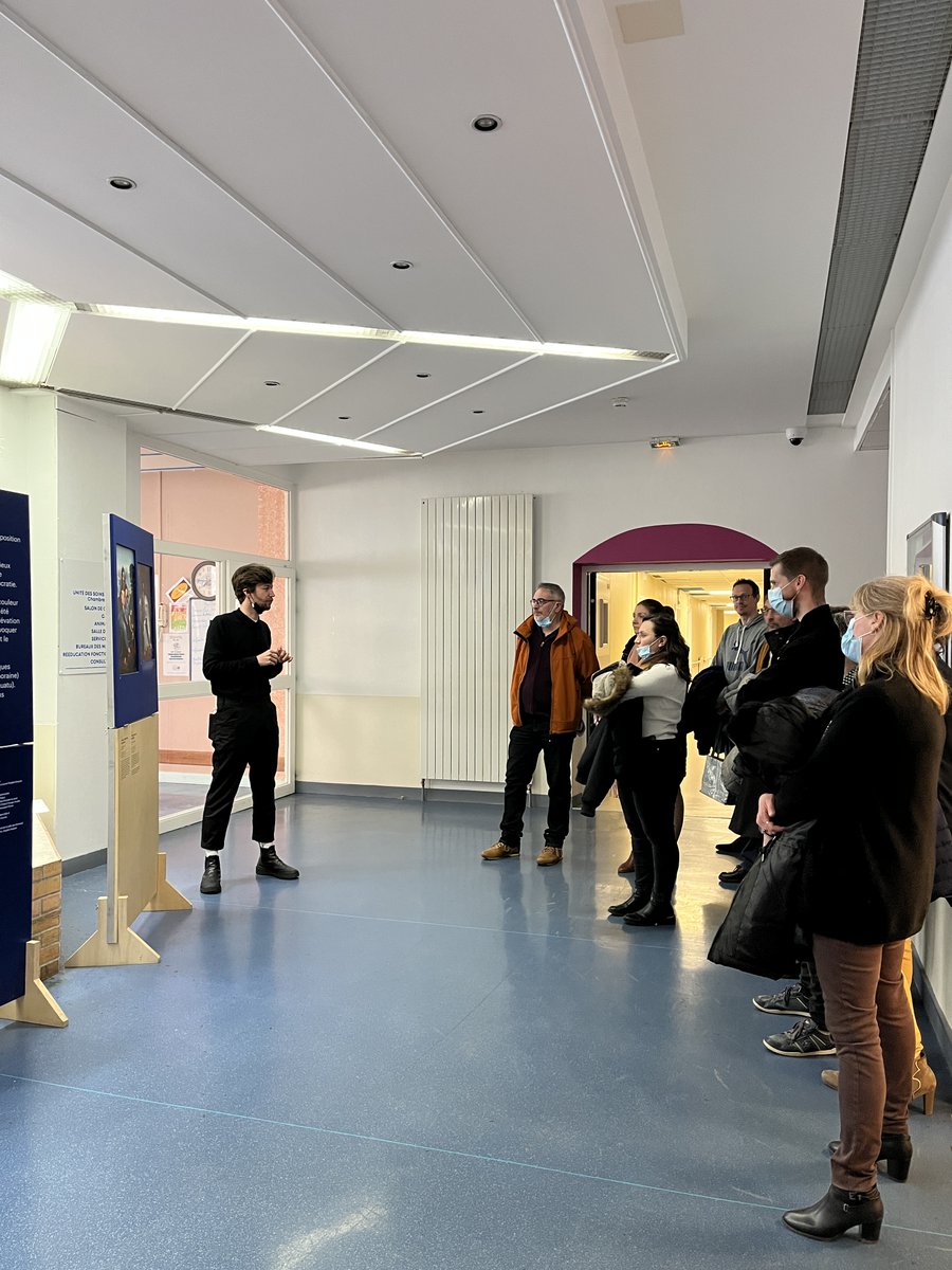 🔵[Retour sur la journée culturelle organisée par l'hôpital Paul-Doumer]🖼️

Dans le cadre des 10 ans du #partenariat entre l'<a href="/APHP/">Assistance Publique – Hôpitaux de Paris (AP-HP)</a> et le <a href="/MuseeLouvre/">Musée du Louvre</a>, l'hôpital Paul-Doumer a organisé une journée culturelle #intergénérationnelle autour de l'exposition "La couleur bleue".👥