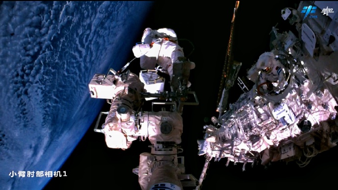 👨‍🚀👨‍🚀Mission commander Fei Junlong and astronaut Zhang Lu completed ...