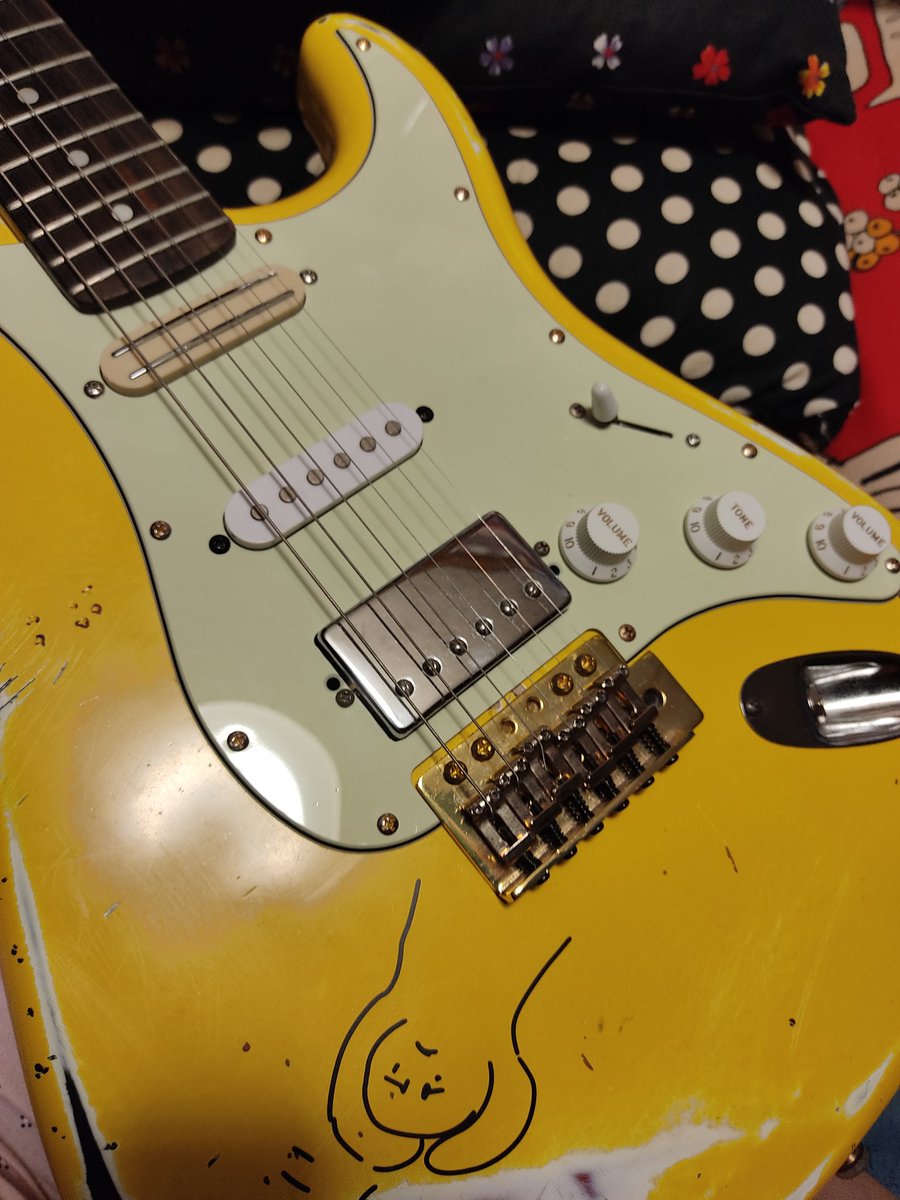 tak812's tweet photo. 中華ギターSELDER、マルチレイヤーストラト。リヤハム拡張作戦。
前のめり作業6時間…肩も腰もガチガチ(⁠◔⁠‿⁠◔⁠)
もう、しばらくやりたくないです（笑）
まぁ、たまには趣味に没頭するのもいいね。

ありがとうございます。

#中華ギター  
#中華ギターは化ける 
#selder
#マルチレイヤー https://t.co/z9Cm9YxIZi