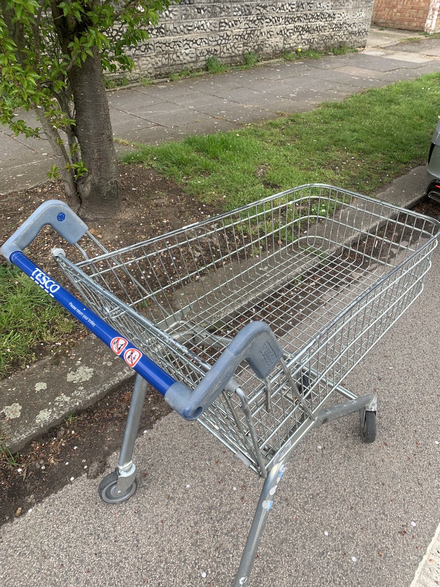 IDPERKINS's tweet photo. ⁦@Tesco⁩ missing a shopping trolley in Bedford. Who do I contact to collect? https://t.co/gOq6BWe3m3