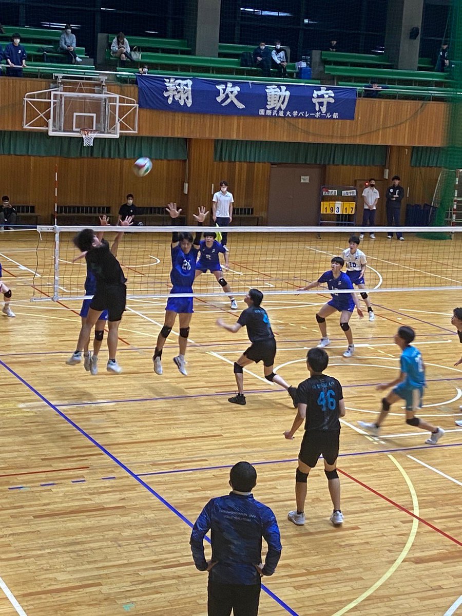 春季リーグ戦3戦目
山梨学院大学●0-3○国際武道大学

3セット目、4年生の水野の活躍により流れを掴みリードをしていました。しかし、自分たちのミスで終盤に逆転されセットカウント0-3で敗北しました。