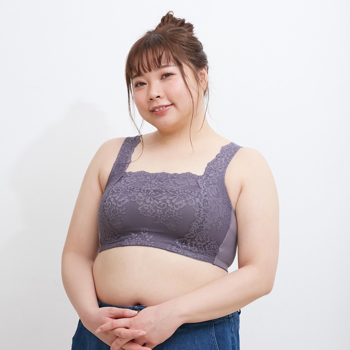 _glamourprinces's tweet photo. 大好評の「猫背サポートブラ」から、2023春夏の新商品が発売されます👏

みなさまの声にお応えしてサイズ展開も拡大！！
デザインは、バストを覆うレースを広くし、見えてもOKだからチラ見え防止にも◎
背中のクロスパネルが美しい姿勢をサポートします。 https://t.co/iNcrOl6Mri