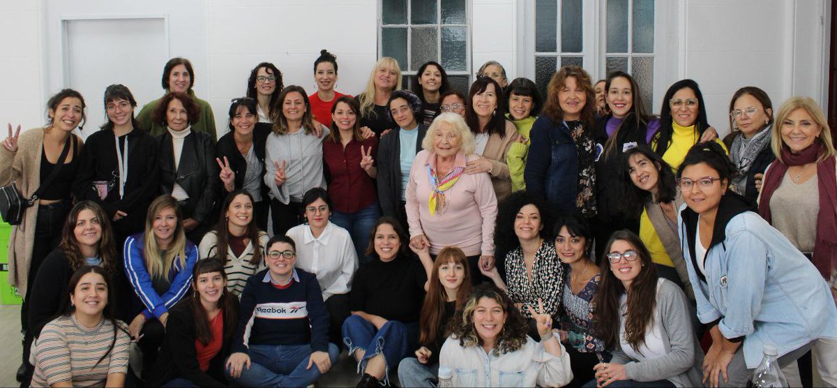 💜 Estrategias hacia una reforma judicial feminista.

Nos reunimos con distintos sectores de la organización popular para continuar llenando de contenido esta consigna.

#ReformaJudicialFeminista