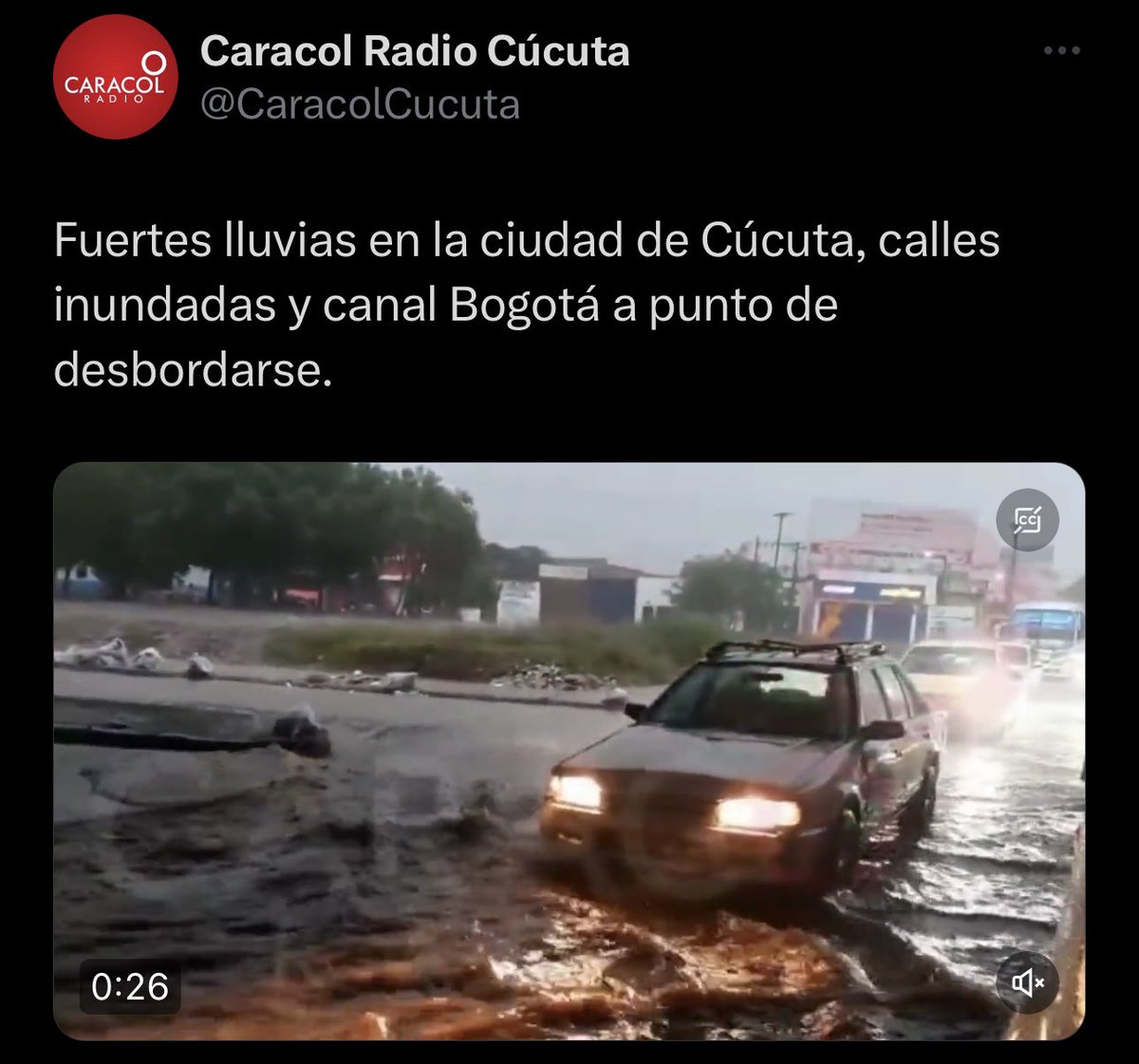 juancbocanegra's tweet photo. Cada vez que llueve, las calles se convierten en ríos y el canal Bogotá se transforma en un arroyo. #Cúcuta no cuenta con un sistema de alcantarillado y solo el 1% de estas se colectan en uno que no es exclusivo, sino que se combina con aguas negras. Esa es la razón por la cual, con los aguaceros, las tuberías colapsan, mientras el resto del agua fluye por las calles. Estamos demorados para la materialización de un Plan Maestro de Alcantarillado Pluvial, así como la construcción de la red de alcantarillado de aguas lluvias que siempre nos ha faltado. Se debe evitar las inundaciones, accidentes y que siga el daño a la malla vial.