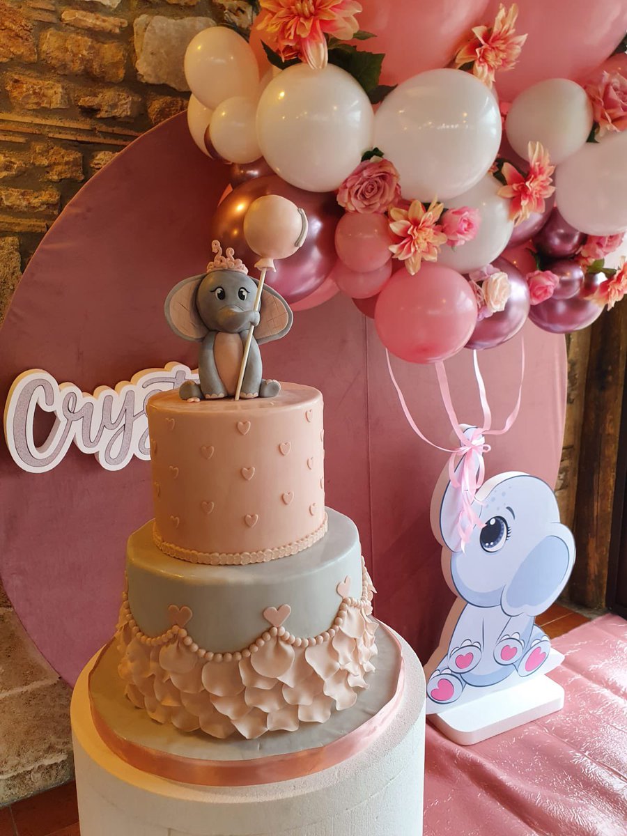 cefevents's tweet photo. Il 1º compleanno della piccola Crystel ed il suo gioioso elefantino hanno alleggerito la pioggia di ieri con questi stupendi toni del rosa!!💖🐘🌷

Bomboniere by @paola_elda_ 💖

#cefevents #weddingplanner #wedding #partyideas #partyinspiration #party #caketopper #balloonart https://t.co/nIH5o8iHN9