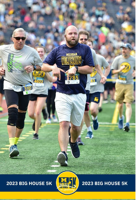 colinkriegel's tweet photo. always know where the cameras are 😂〽 #BigHouse5K https://t.co/2WGIpr8tK7