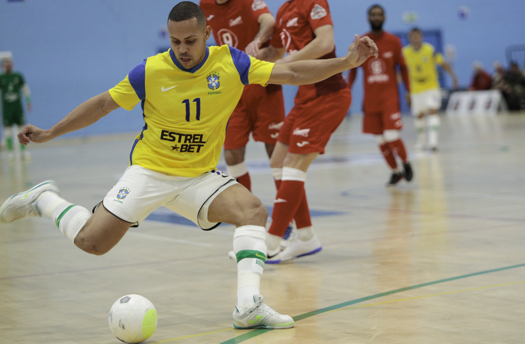 360fisheye's tweet photo. Brasil's @Ferrao11futsal in action at the Wycombe Leisure Centre last Thursday 

@leofutsal13 
@andrewdesantana 
@CBF_Futsal https://t.co/23w7FTs4NC