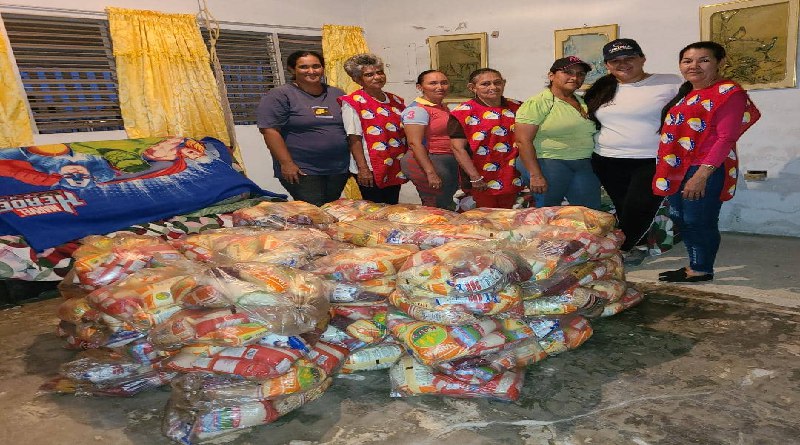 #17Abr|🇻🇪 📢 🙏
 
🏷️  #ConMaduroMásRevolución
<a href="/NicolasMaduro/">Nicolás Maduro</a>
<a href="/Mippcivzla/">mippci</a>

🌿‌‌‌Casas de Alimentación del estado Zulia reciben dotación de combos CLAP.

Recibieron la dotación de combos alimenticios de los Comité Locales de Abastecimiento y Producción (CLAP).