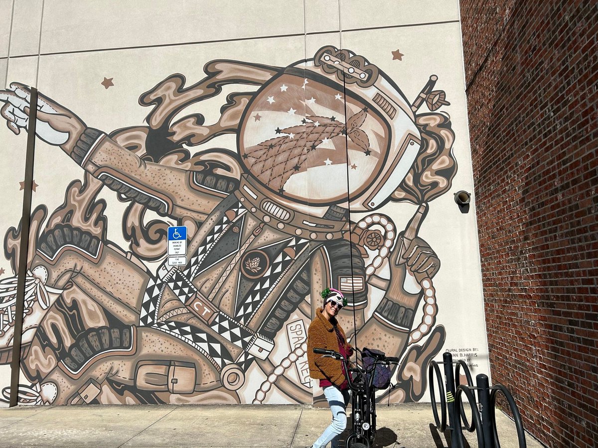 bay_e_bikes's tweet photo. We recently discovered tons of huge and cool murals in Tampa, so we'll have more pictures like this coming soon.
Mention you saw this on social media for $10 off your next rental or tour.
#thingstodostpete #thingstodostpetebeach #buybeachesfirst #carfreestpete #stpeterising https://t.co/vY5jv0KxVv