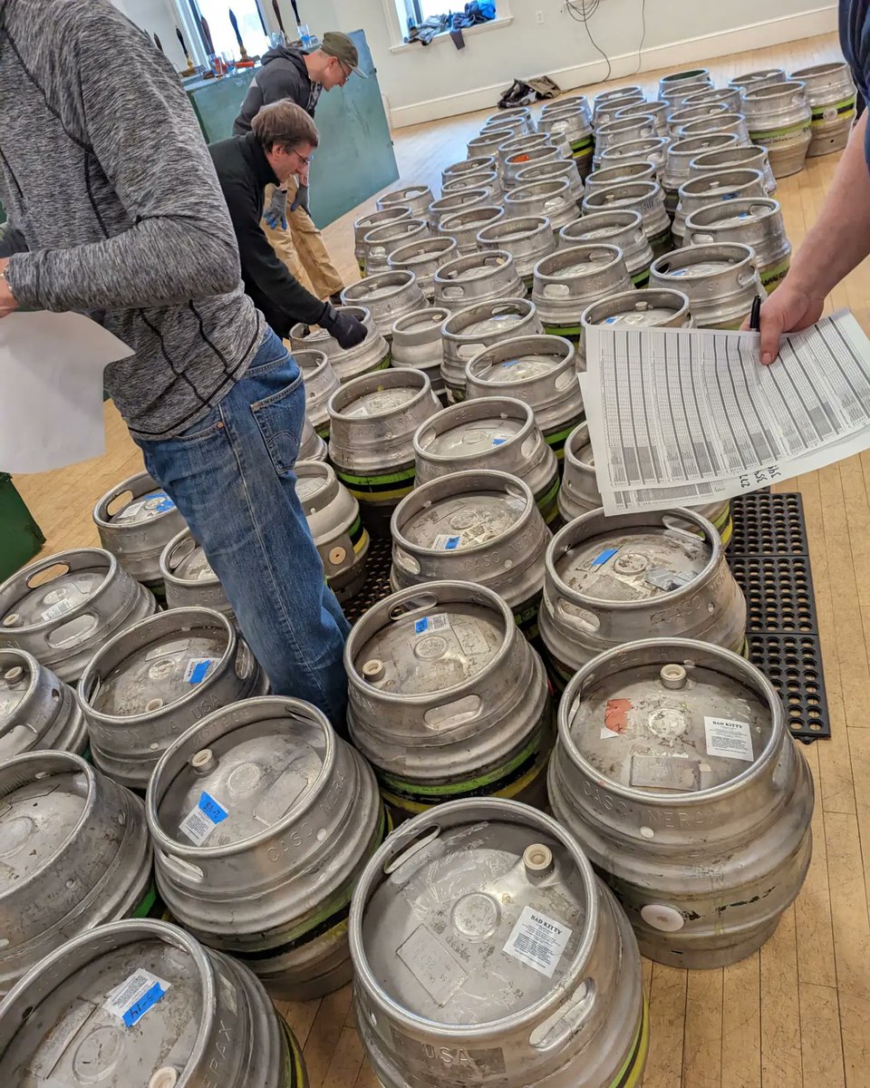 NERAX's tweet photo. Happy Marathon Monday! We had a marathon of sorts over the weekend getting all the casks up on the stillage and on cooling. Can't wait to see everyone at the fest later this week! ๐ป
Volunteer sign ups and limited tickets left at https://t.co/5cBRUtPnZD
#realale #cask #nerax https://t.co/2ch5s0KSPi