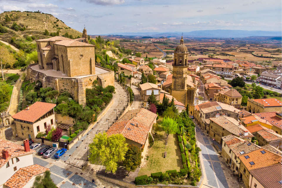 RiojaAlavesa's tweet photo. Elciego, Labastida y Laguardia entre los pueblos más bonitos de Euskadi. 

🗞️Artículo de @ViajesNG: https://t.co/JqxmTMOlyR

#VisitRiojaAlavesa #RiojaAlavesa https://t.co/oCFiHaIQyV