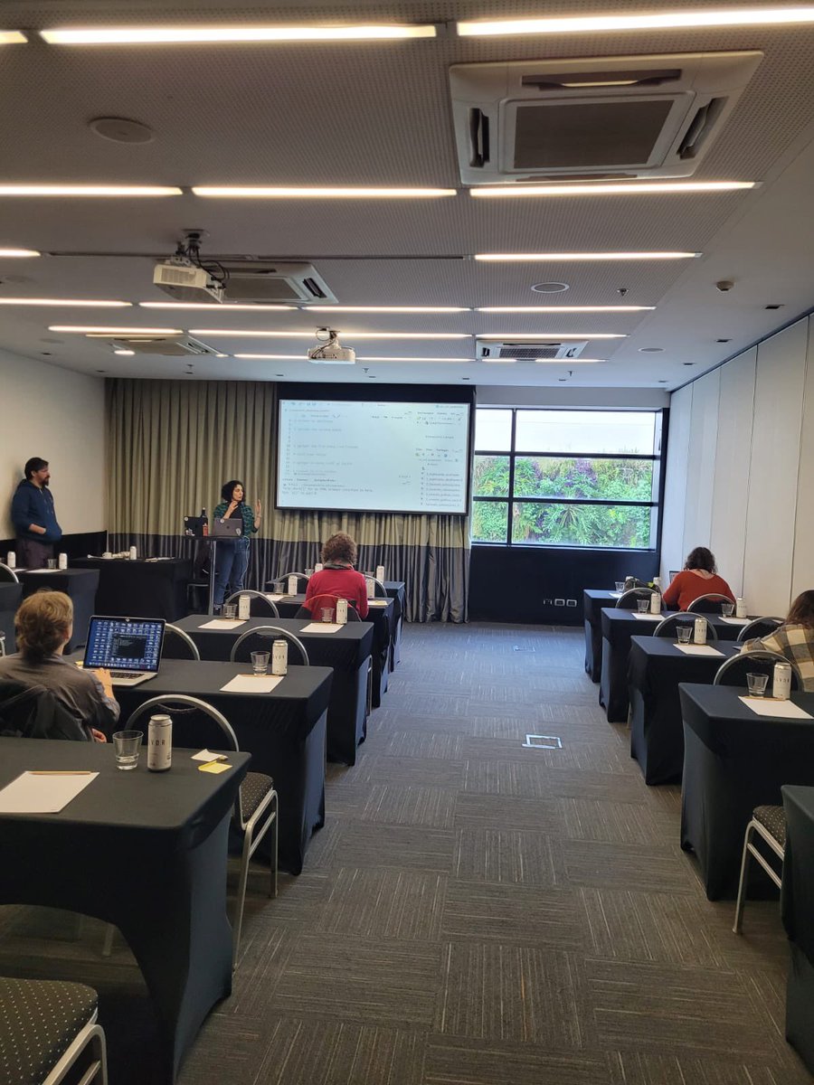 CSVConference's tweet photo. We are getting started! Pre-conference workshops from @dataverseorg and @thecarpentries in Buenos Aires! #commallama #csvconf https://t.co/1D3voFR2Zz
