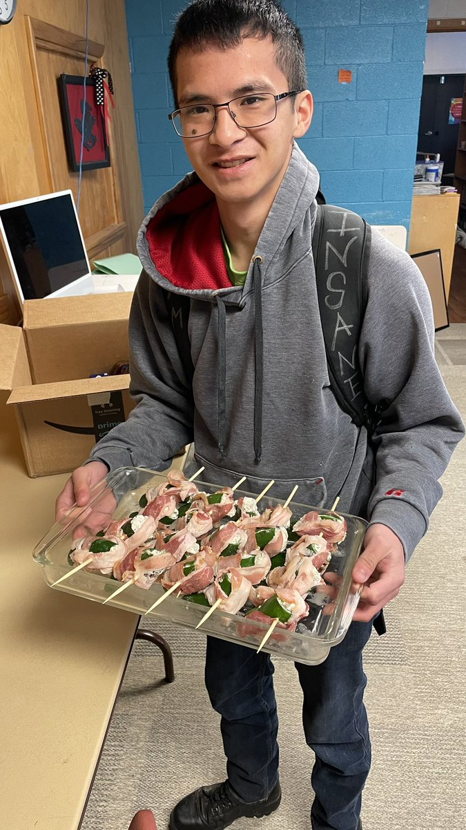 BcsPathways's tweet photo. Senior cooking starts today!! Might be my fave time of the year! Jacob Laska is making his Texas Twinkies for us to enjoy!! #creatingPATHWAYStosuccess @BC_Cardinals https://t.co/Gs9jF5RbLO