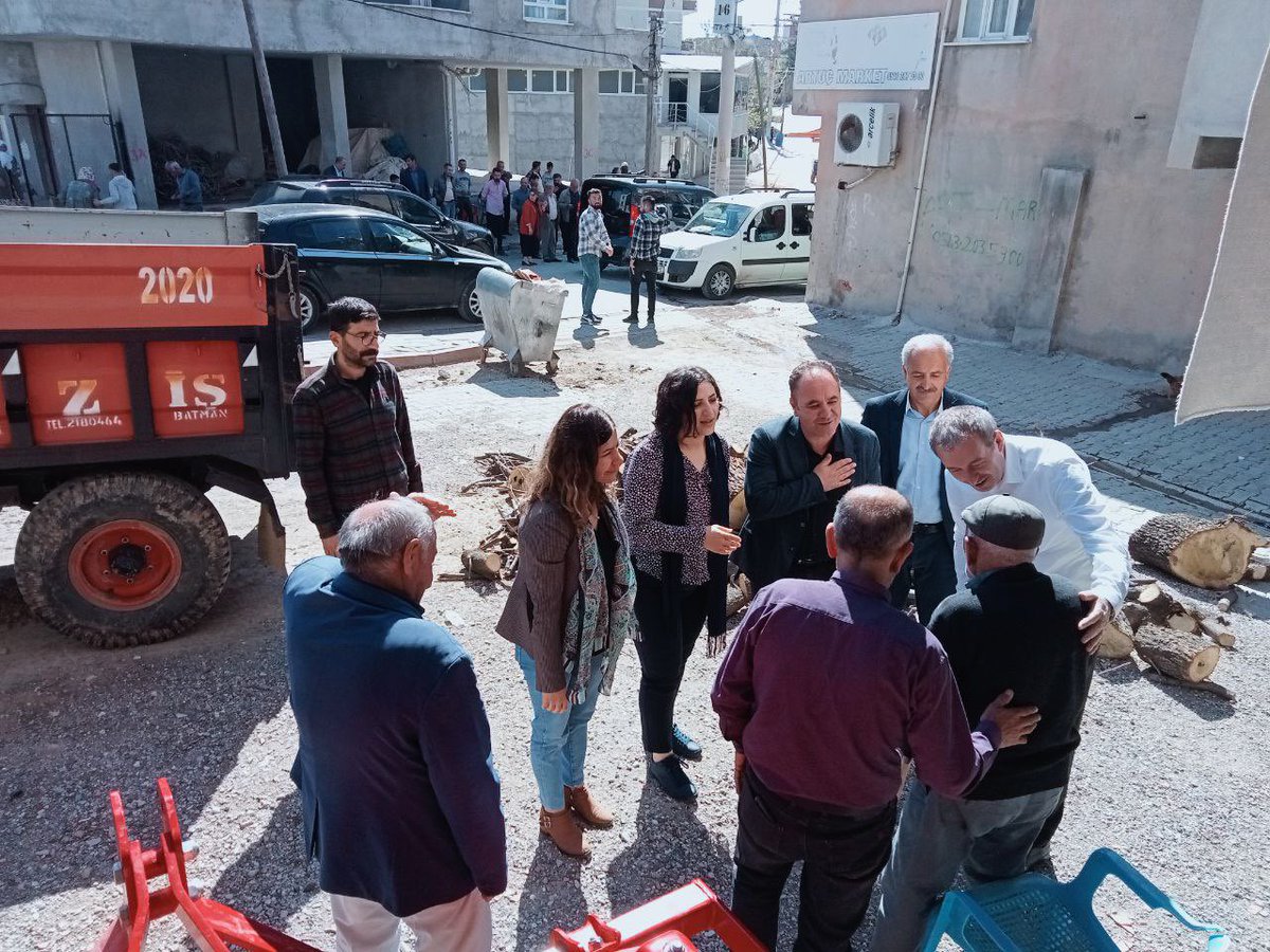 DemSiirt's tweet photo. Yeşil sol parti eş sözcü ve yöneticilerimiz; Hdp eşbaşkan ve yöneticilerimiz; Yeşil sol parti milletvekili adaylarımız ile birlikte Siirt/Atabağı(Comani) ziyaret ettik. ✌🏻
#Siirt #Atabağı #Comani #Yeşilsolparti #Hdp https://t.co/h5YmNVsHuI