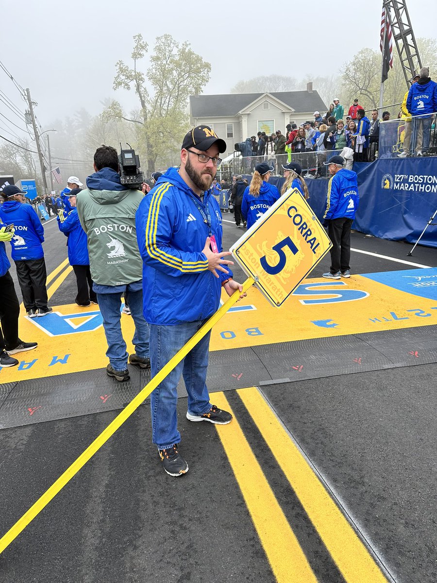 MarlboroBands's tweet image. My job is to walk this sign across the start line four time. Look for me on your televisions! #famous #signguy #letsgoooo