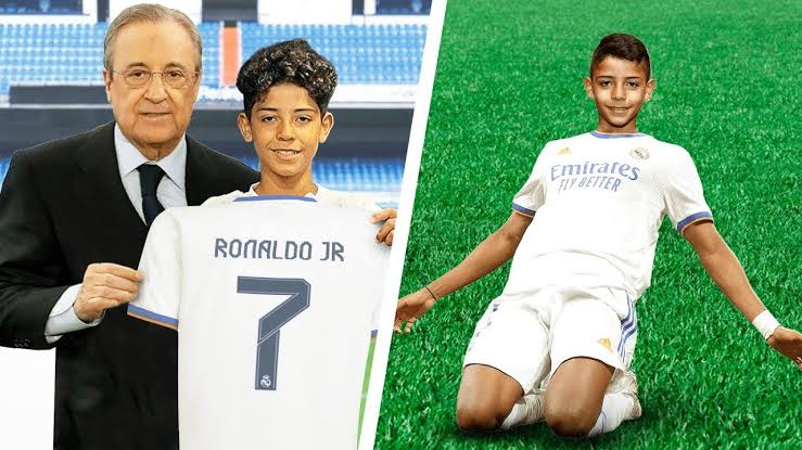 idextratime's tweet photo. 🚨 BREAKING: Carlo Ancelotti mengonfirmasi bahwa Cristiano Ronaldo Jr akan menjalani debut di Stamford Bridge pada lanjutan leg kedua perempat final UCL menghadapi Chelsea

Ancelotti: "Ini adalah kesempatan emas baginya. Semoga dia bisa bersinar seperti ayahnya"

📝 Trust me dude https://t.co/7RKZbxgXxb