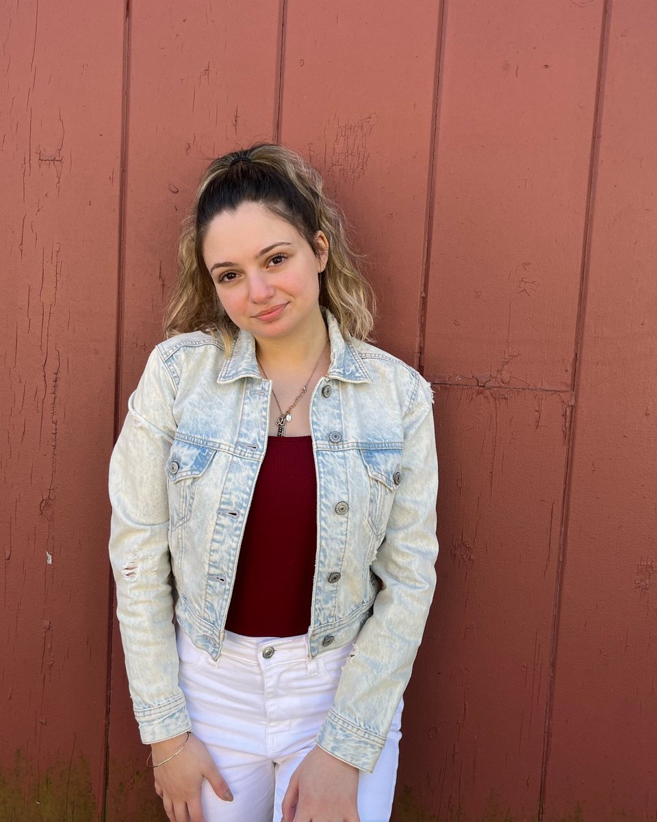 FDUWhatsNew's tweet photo. Theater Takeover! Head over to our Instagram story as Junior Sarah takes us behind the scenes of @FDUTheater #IntotheWoods ๐
@fdubectonย #myfdu #fairleighdickinsonuniversity #fdutheater #theater #fduflorham #takeover #studenttakeover https://t.co/2CNkv6dPMr