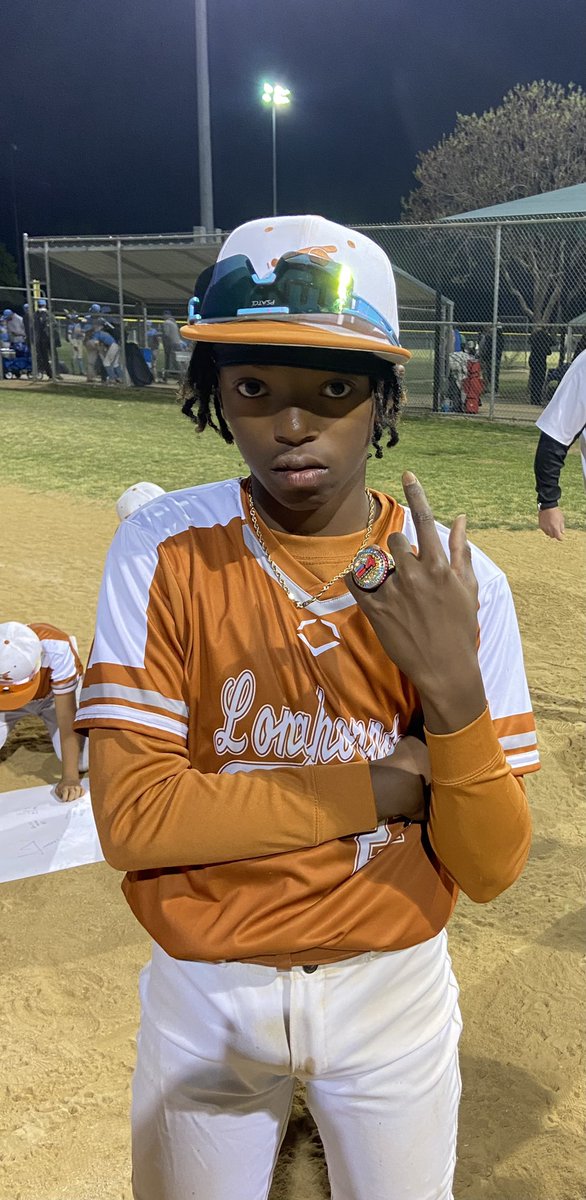 rramonfulcher's tweet photo. Big fella is playing very well. He took a ball to his face but still went 4-7, 3 BB’s, 5 R’s, 4 RBI’s, 0 SO’s. He is putting the ball in play in clutch positions.
Keep working.
#notafraidtowork
#RR2
#rr2sportswear
#neverstopbelieving https://t.co/EX6LdEtKeN