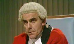 SaveRedlandLibr's tweet photo. 2:30pm TODAY on @TalkingPicsTV
From 1973, s2 Case 15 part 1 (of 3) of #CourtroomDrama #CrownCourt “Blackmail: Regina v Brewer and Brewer - Part 1” directed by #GerryMill & written by #DavidWeir
🌟#EdwardJewesbury #DavidAshford #JohnAlkin #AnnMorrish #IanMcCulloch https://t.co/lhVKmxASjp