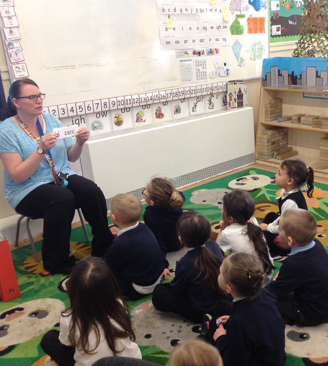 FS2Beck's tweet photo. F2 children and staff love taking part in daily Read, Write, Inc sessions to help improve our phonics, reading and writing. #BeckPhonics #BeckReading #BeckWriting https://t.co/cwzOa3IdQL