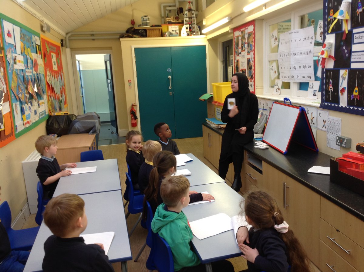 FS2Beck's tweet photo. F2 children and staff love taking part in daily Read, Write, Inc sessions to help improve our phonics, reading and writing. #BeckPhonics #BeckReading #BeckWriting https://t.co/cwzOa3IdQL