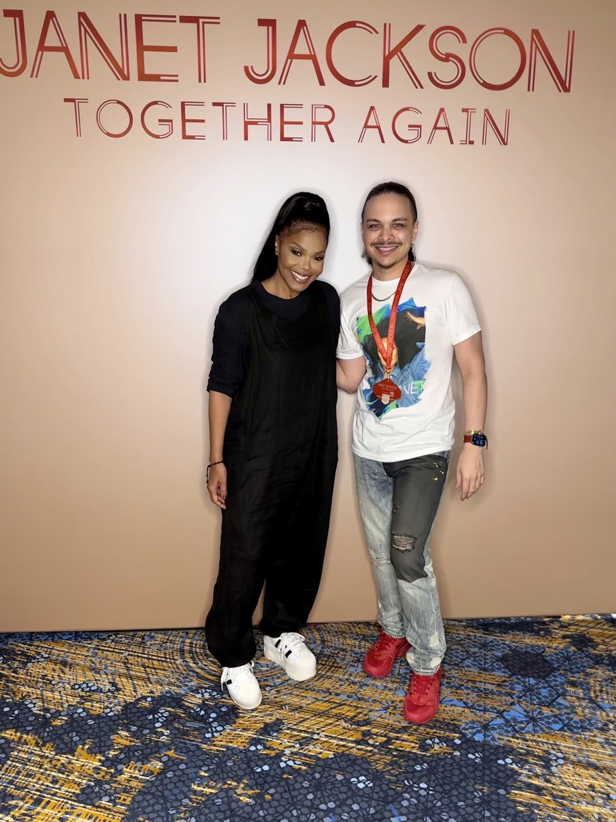 steebietocino's tweet image. I don’t think words exist that can describe how I felt last night and woke up feeling today 😭😭😭
Jan, I love you and thank you for being who you are 🥹🫶 #TogetherAgainTour