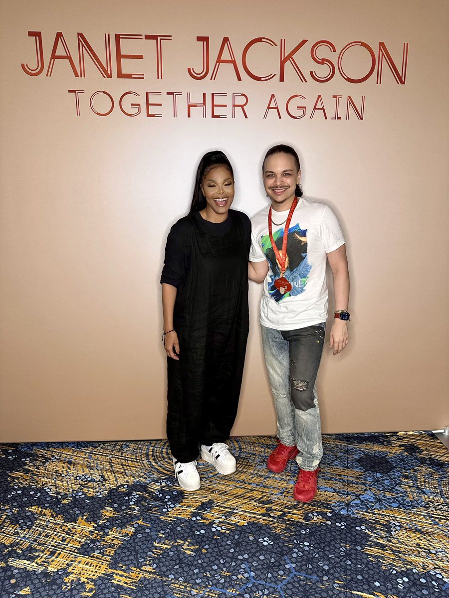 steebietocino's tweet image. I don’t think words exist that can describe how I felt last night and woke up feeling today 😭😭😭
Jan, I love you and thank you for being who you are 🥹🫶 #TogetherAgainTour