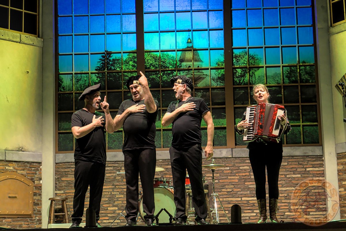 📷 La Muela pudo disfrutar de teatro de calidad con la obra 𝐔𝐍 𝐃𝐈𝐀 𝐅𝐄𝐋𝐈𝐙 de Che y Moche unos días antes de que aterrice en el teatro Principal de Zaragoza
#LaMuela #Cultura