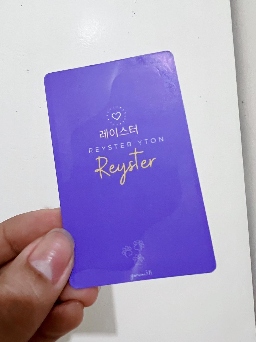 ohmyl3viiii's tweet photo. [THREAD]

CLARIFYING ISSUE about sa binibintang sakin ni @vincimeal na ninakaw ko daw itong shot ng friend niya para gawin kong photocard without permission sa may ari.

Una sa lahat hindi sakin tong photocard sa friend ko ho itong photocard na si @_jmnida ++++ https://t.co/KFFmGfDqTh