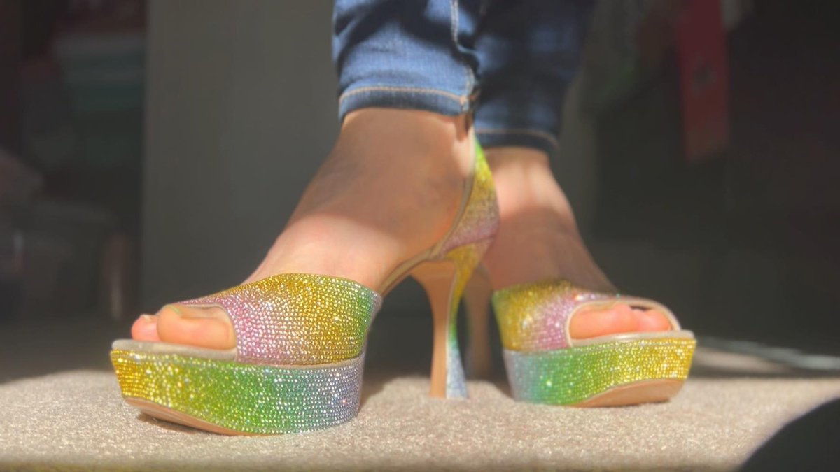Wolfpause1's tweet photo. These are my favorite comfy #highheels currently.
#highheelfetish #cdheels #malehighheels https://t.co/kQ06zRZPex