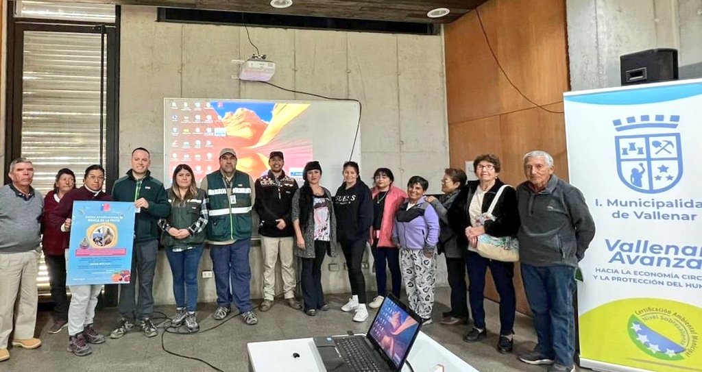 Apoyando la Agricultura Familiar Campesina de la región de #Atacama personal del <a href="/sagchile/">SAG</a> dicta charla sobre plagas de importancia económica a integrantes del programa PRODESAL de #Vallenar