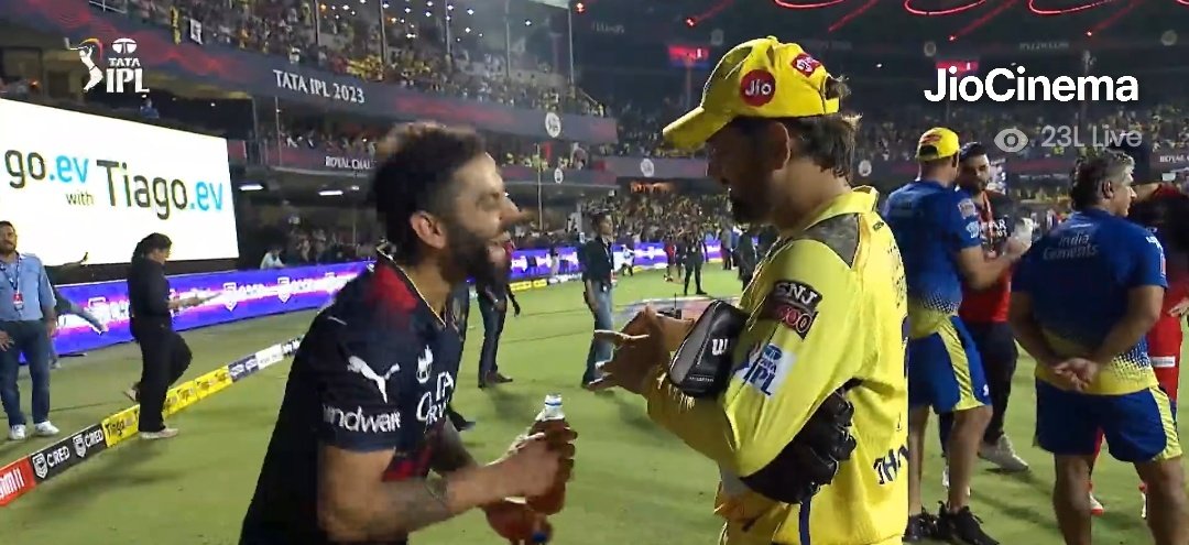 CricCrazyJohns's tweet photo. Best moment of the day. 

Virat smiling is wholesome and with Dhoni. https://t.co/OTvWIj5hiZ