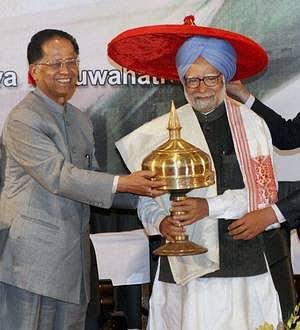 anushesh_sharma's tweet photo. Just for your reference I have attached two pictures of Former PM Dr. Manmohan Singh Ji wearing an Assamese Gamosa. If possible, try to act like an elected representative not like a fake news peddler.
Also, what are your thoughts on paper leaks in Assam and increasing unemployment rate? @himantabiswa