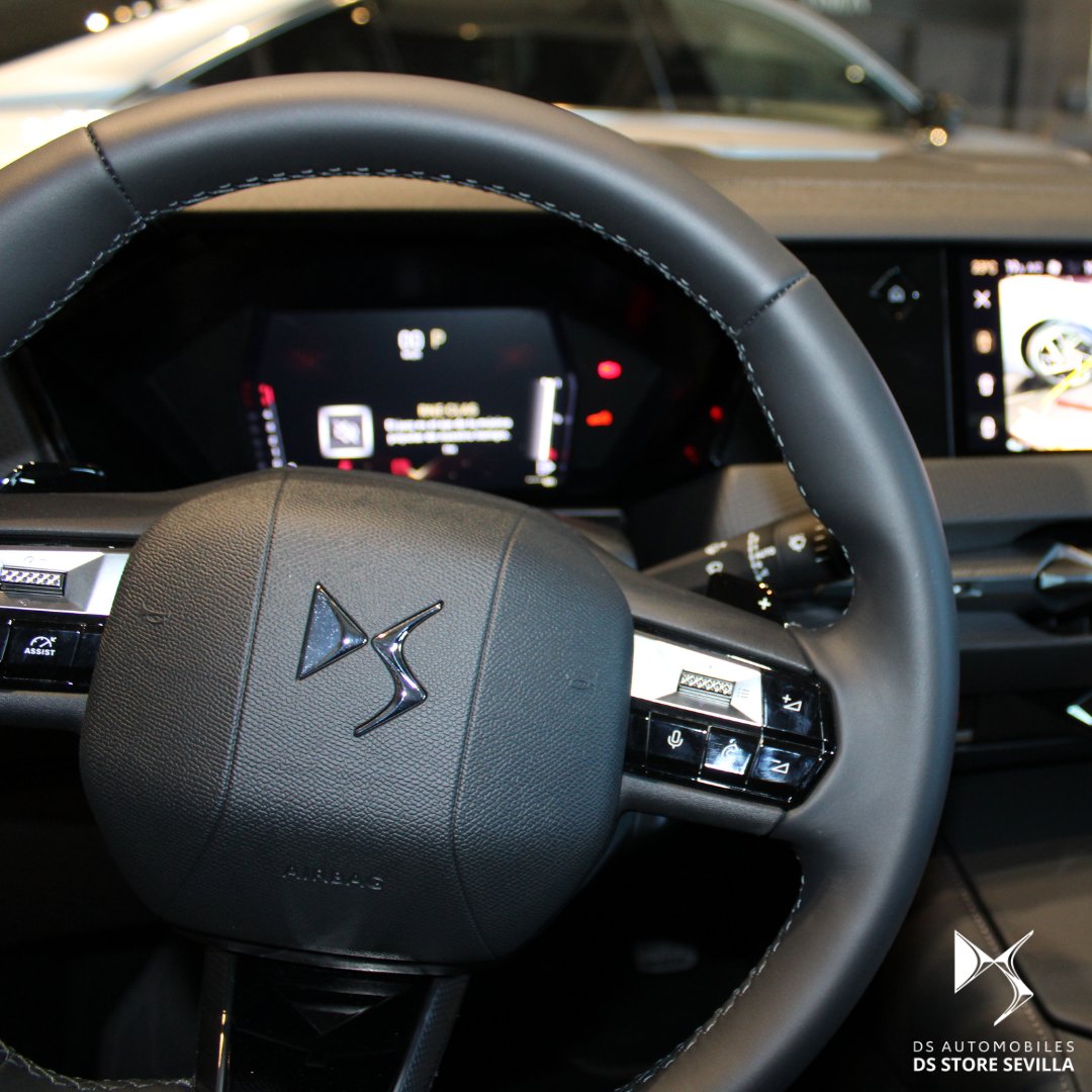 DSStore_Sevilla's tweet image. ¿Sabías que el #DS4 ha sido votado como el coche más bello de 2022?

En su interior se han utilizado materiales originales como carbono forjado, ceniza marrón y cuero.

Descúbrelo 📲 concesionario.dsautomobiles.es/ds-store-sevil…

#DSstore