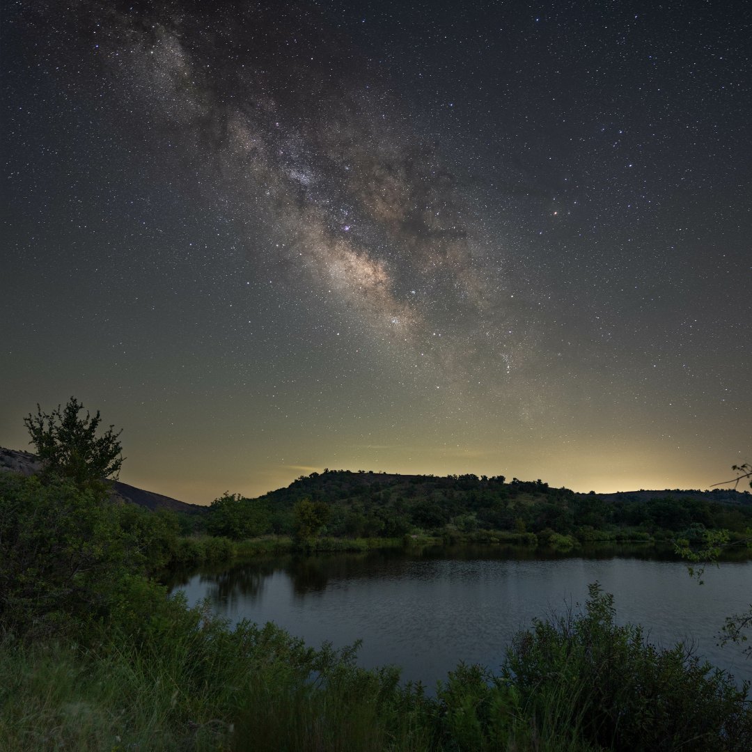 TexanbyNature's tweet photo. We💙the Texas #HillCountry for its rolling hills, wildflowers, &amp; DARK SKIES 🌌

@TX_HCA is a 2023 #ConservationWrangler helping over 20 counties fight light pollution through education, outreach, &amp; policies. We're excited to accelerate their mission for the next 18 months! https://t.co/Zw6X6d1uYJ