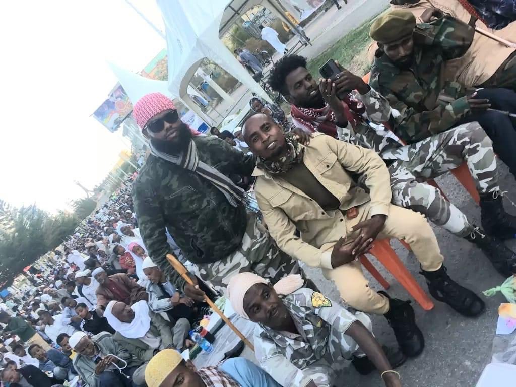 AyakoAyacko's tweet photo. Mekelle residents having their iftar, Tegaru is one big family. 
Courtesy: @melmoh25 https://t.co/X7Ggs4U9KS